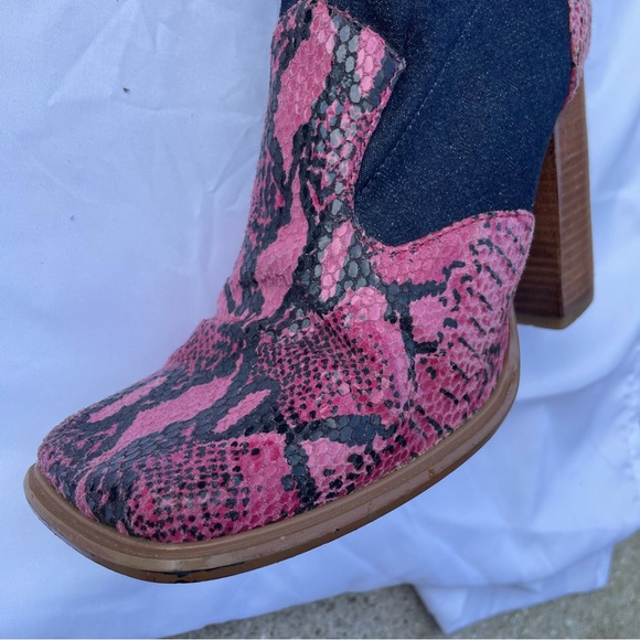 Hard to Find Unlisted Pink Leather Snakeskin-look Blue Booties - Picture 3 of 13